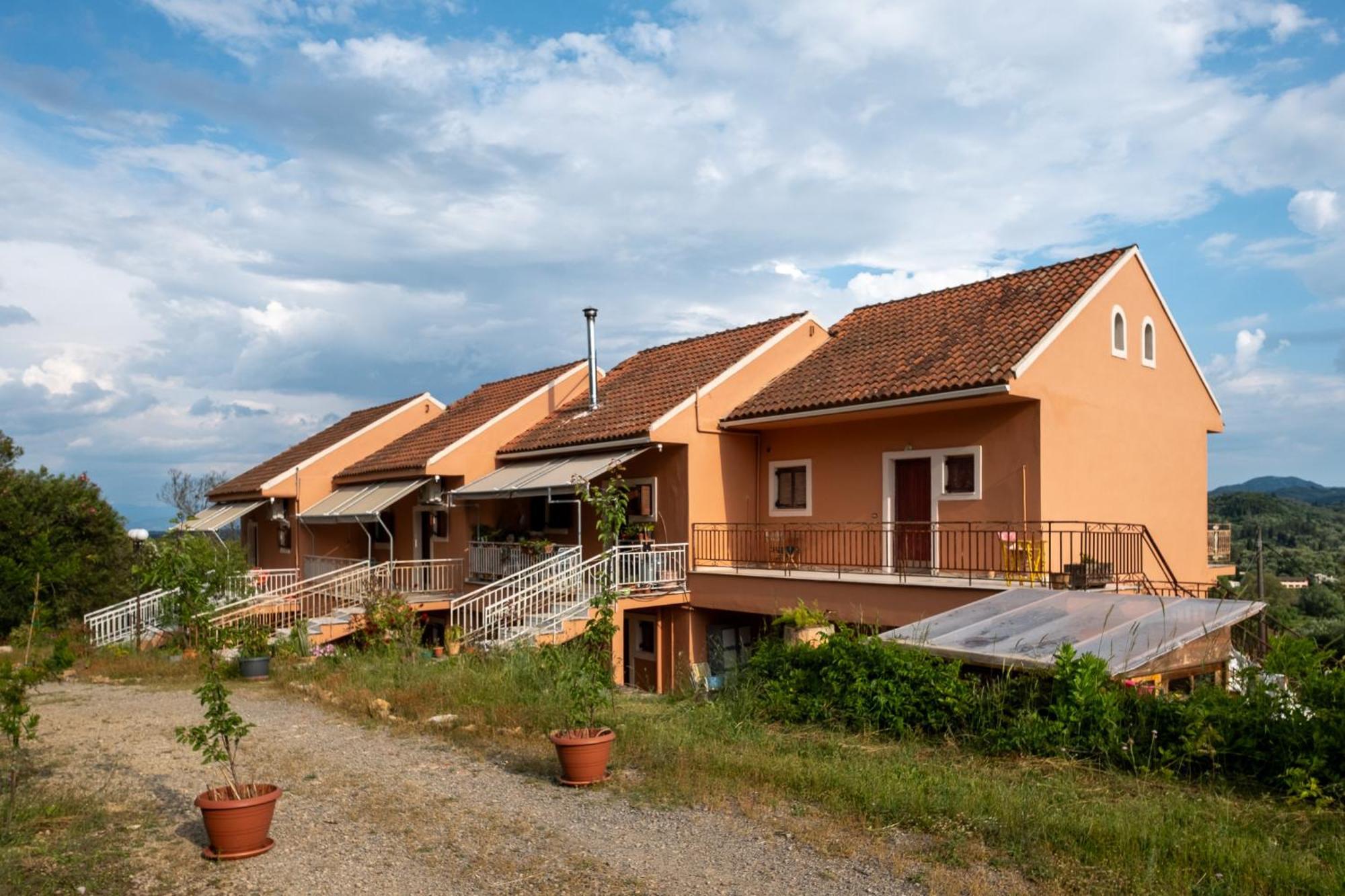 Kokkini Peach Budget Kokkínion Buitenkant foto